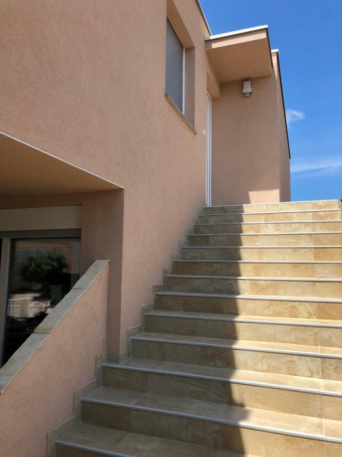 Harmony Vir Luxurioes Ausgestattete Ferienwohnung Mit 65M2 Exteriör bild